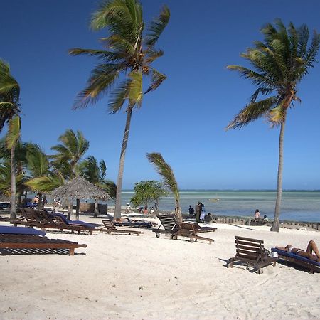Jumbo Watamu Hotel Buitenkant foto