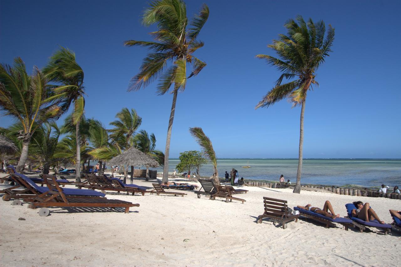 Jumbo Watamu Hotel Buitenkant foto