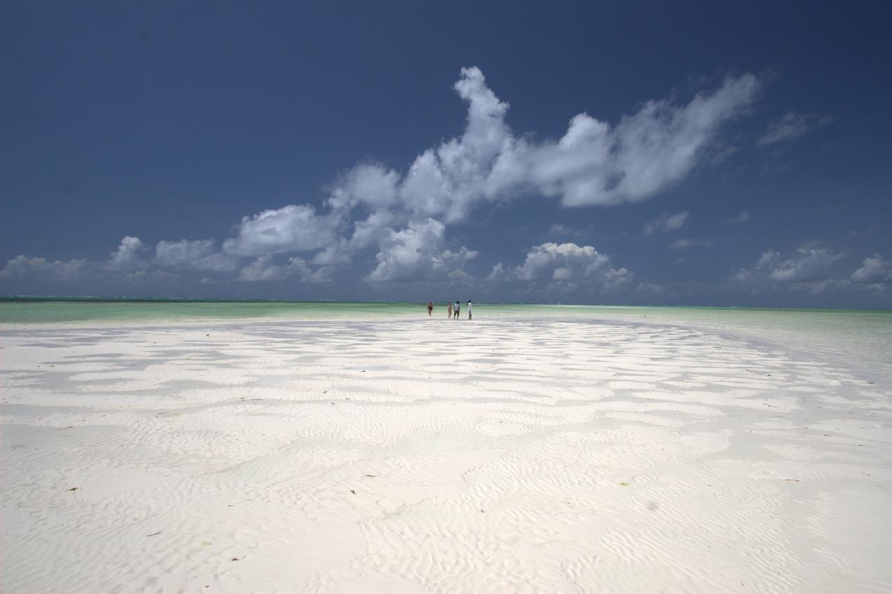 Jumbo Watamu Hotel Buitenkant foto