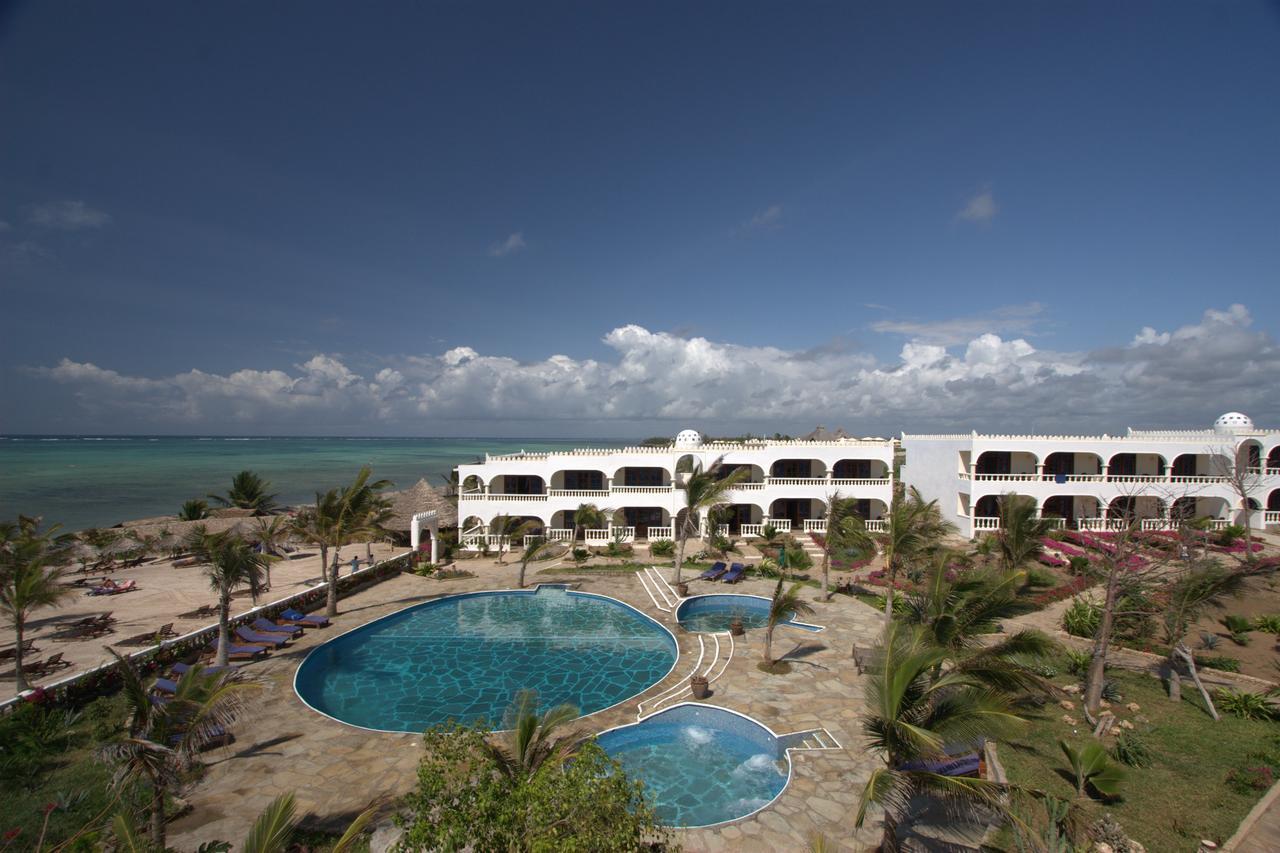 Jumbo Watamu Hotel Buitenkant foto