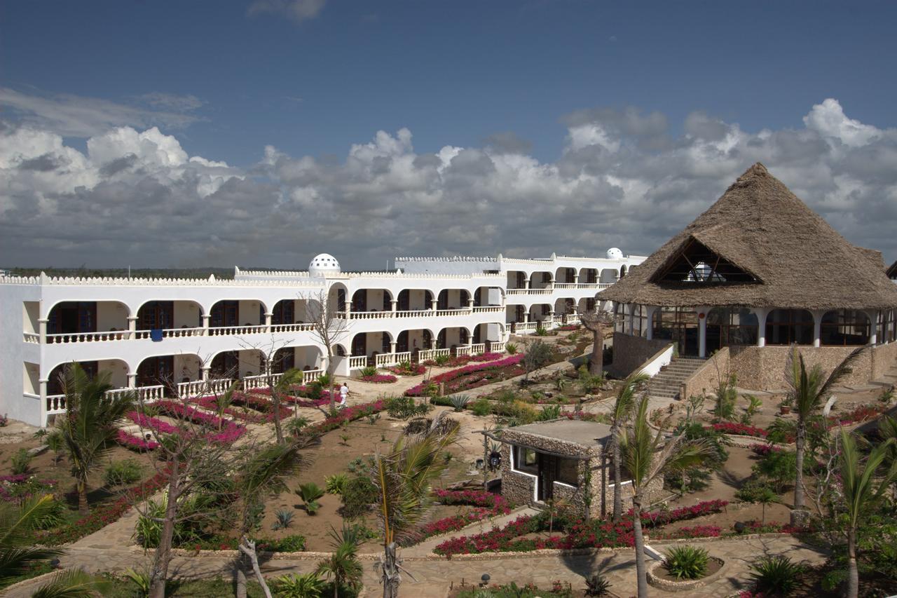 Jumbo Watamu Hotel Buitenkant foto