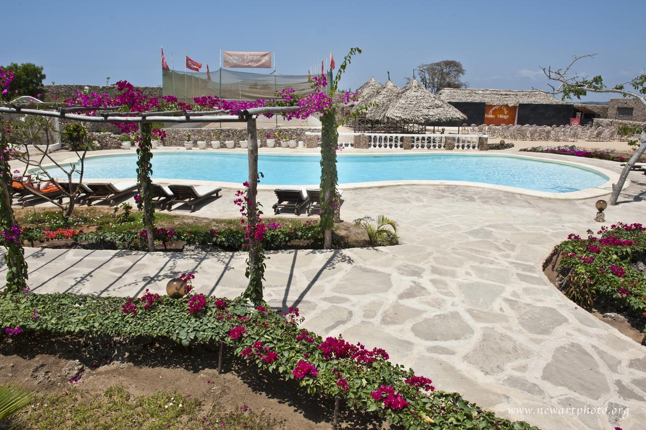 Jumbo Watamu Hotel Buitenkant foto