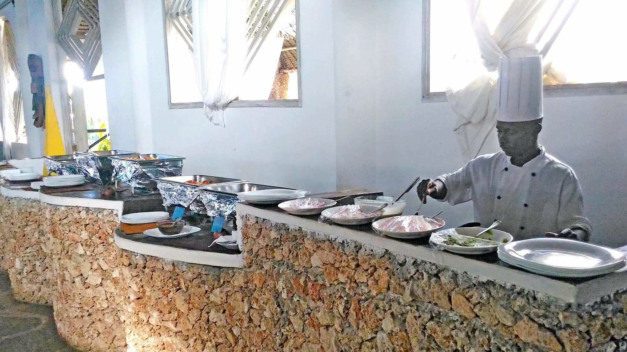 Jumbo Watamu Hotel Buitenkant foto