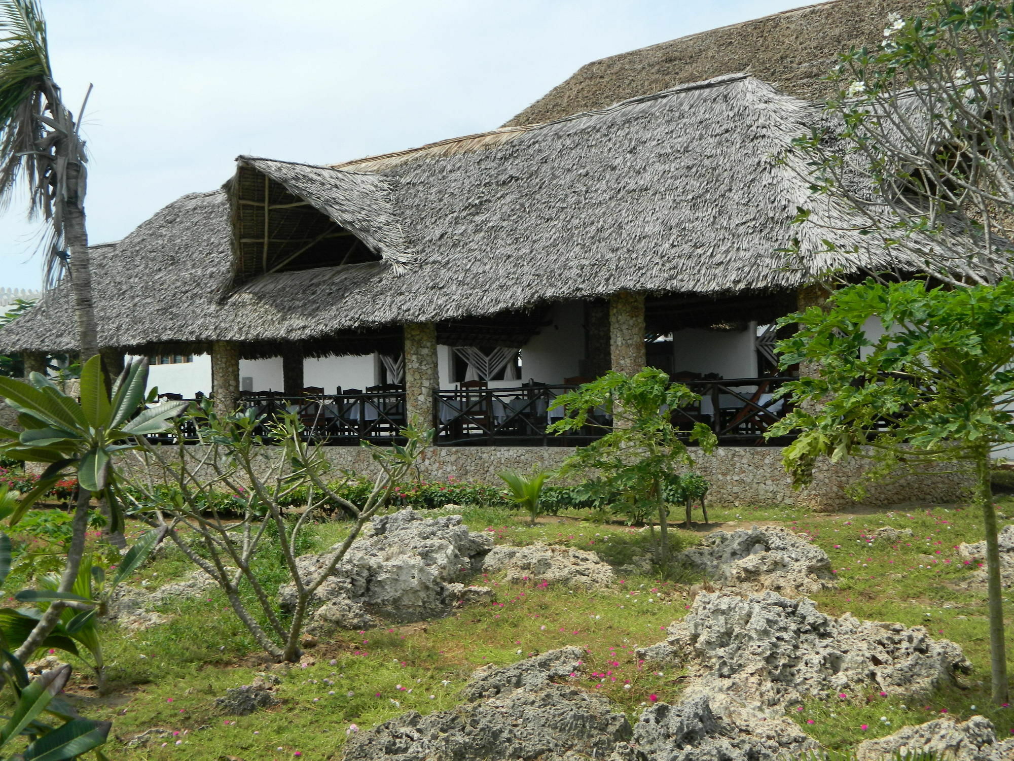 Jumbo Watamu Hotel Buitenkant foto