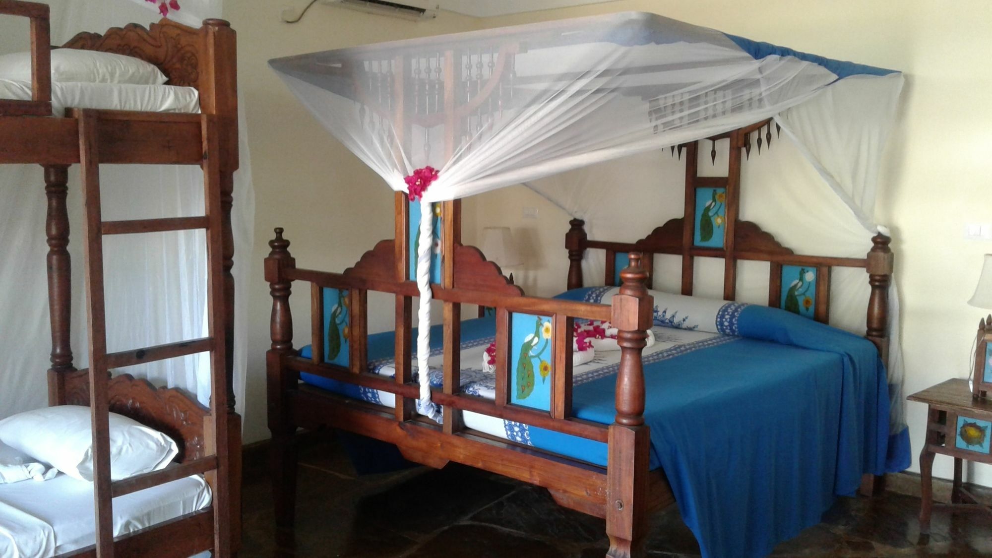 Jumbo Watamu Hotel Buitenkant foto
